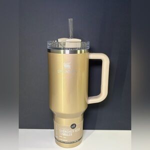 Stanley x elf Honey Talks 40oz Quencher BNWT